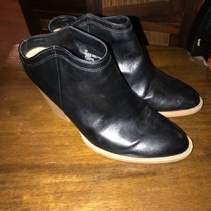 Size 10 DV black booties
